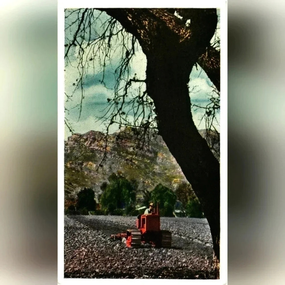 MODEL "M" TRACTOR - Vintage Postcard - Picture 1 of 2
